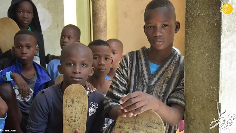 (تصاویر) کودکانی که با تخته چوبی حافظ قرآن میشوند